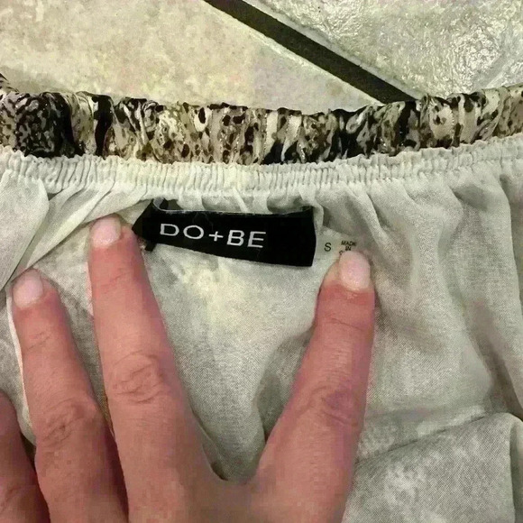 Do+Be Off the Shoulder Animal Print Sheer Sleeves Blouse Size Small - Picture 3 of 4